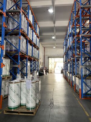 ฟิล์มเคลือบ HDPE Cross สำหรับเมมเบรนกันน้ำแอสฟัลต์และแผ่นใต้หลังคาสังเคราะห์